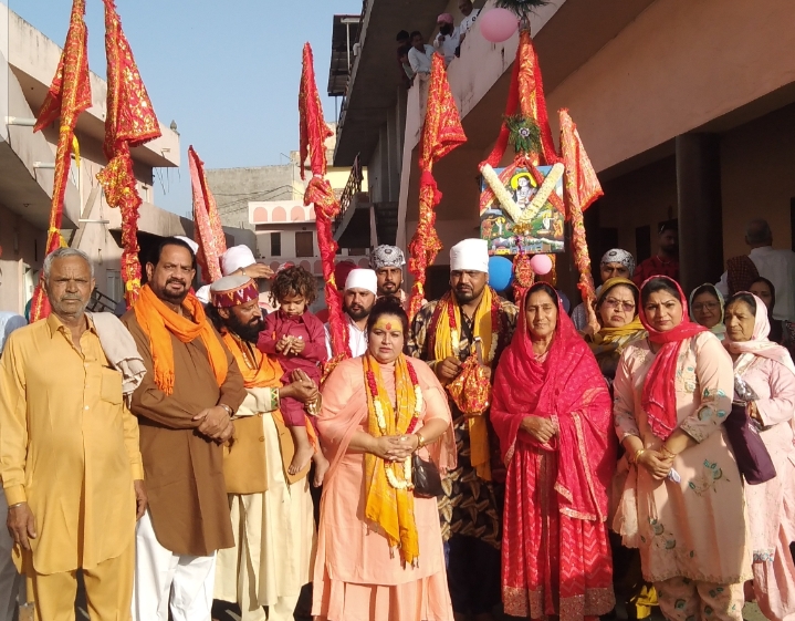 A group of Baghors visited Deot Siddha Gufa.